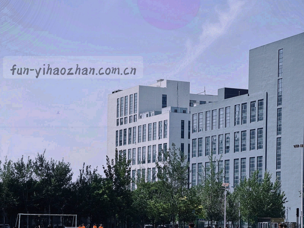 按月份分层叠放的半透明卷册示意，边缘带微弱光边
